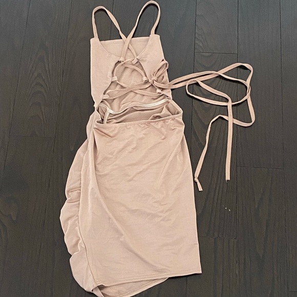 Pretty Little Thing evening dress - Picture 2 of 3